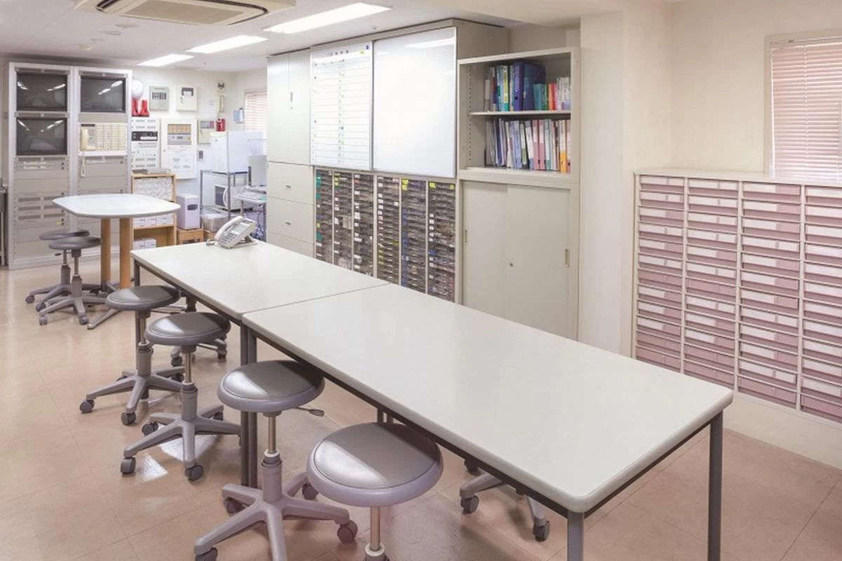 健康相談室を中心に、理学療法士、介護スタッフ、看護師がチームを組んでご利用者様の健康をサポートしています。