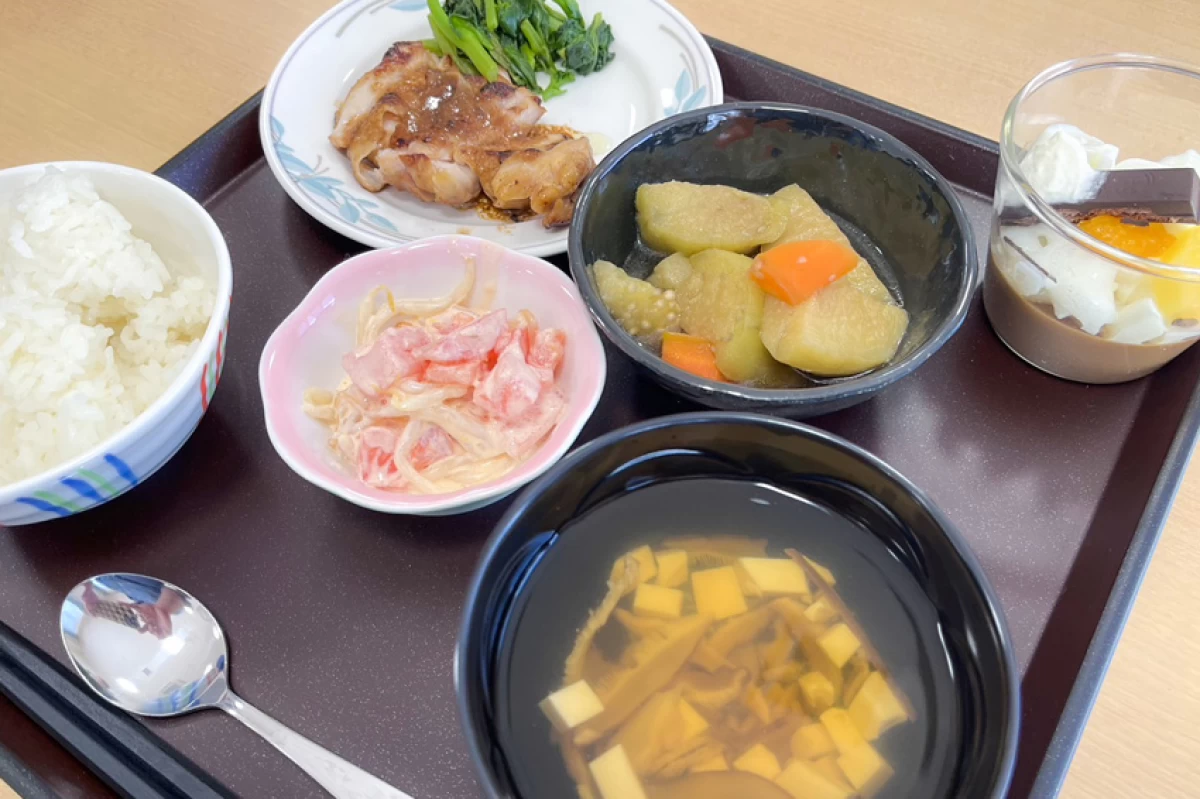 お食事は家庭的な味付けで召し上がりやすいです