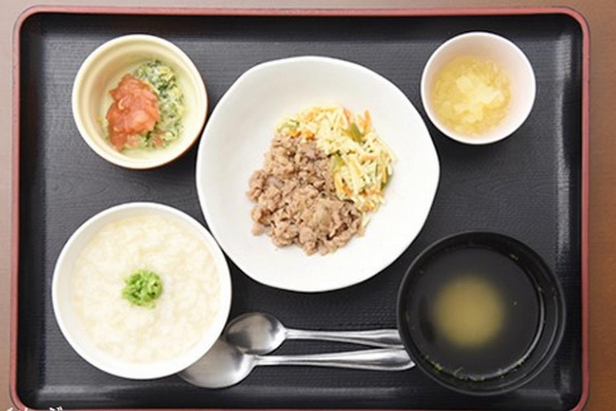 栄養バランスのとれた温かい食事を3食提供。