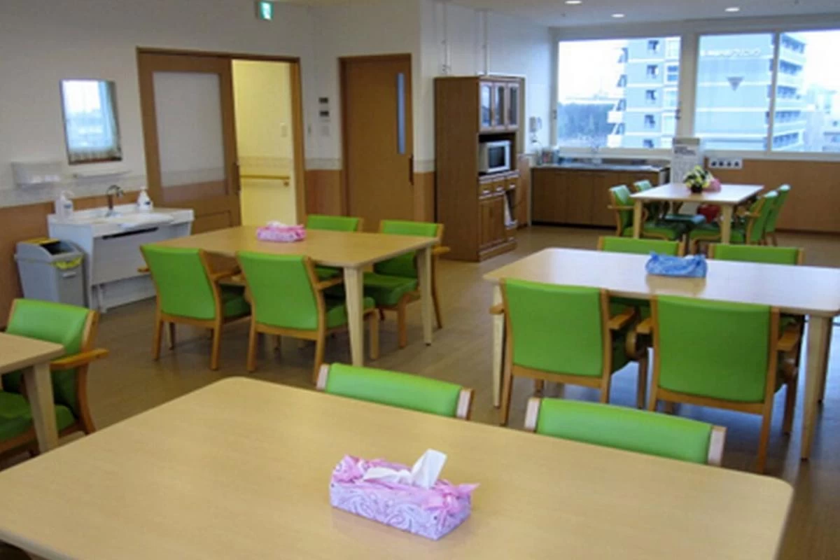 家庭的な雰囲気のある食堂で食事の時間もなごやか