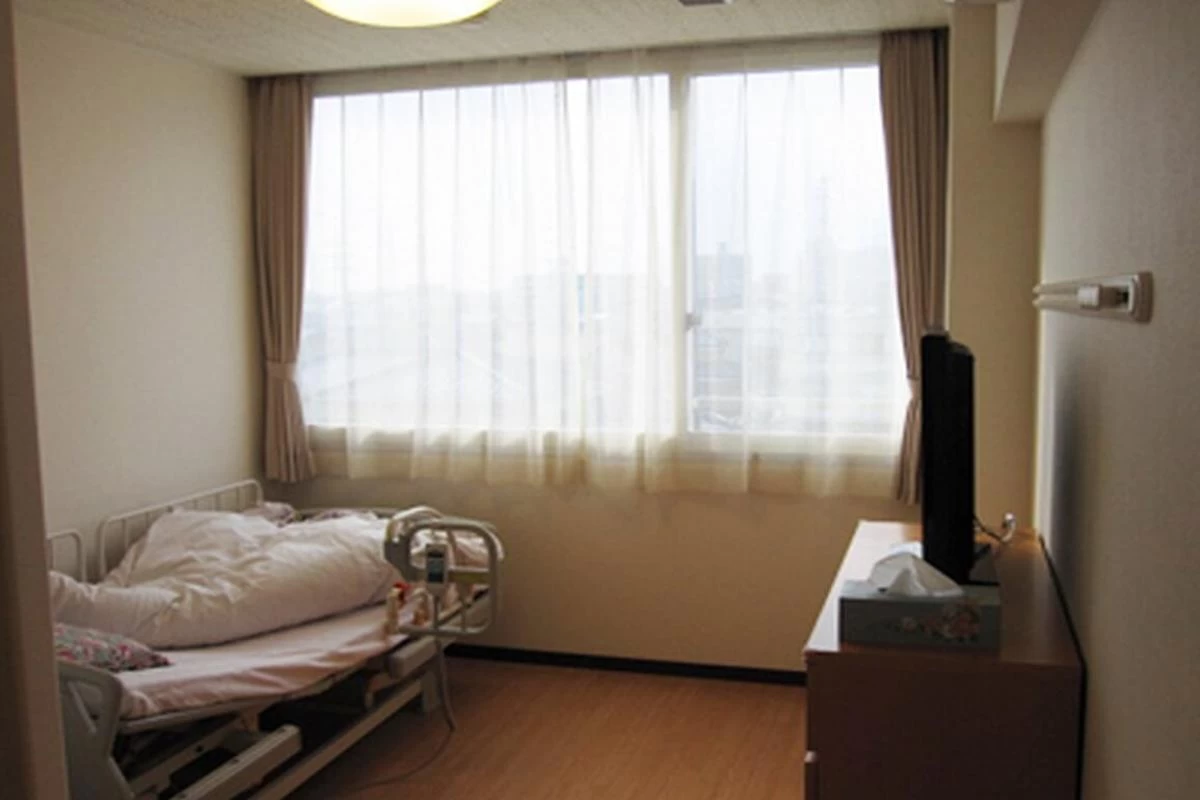 窓の大きな居室は解放感があるプライベート空間