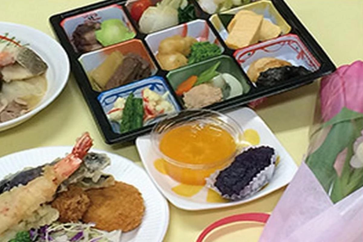 外部からプロの料理家を招いての食事