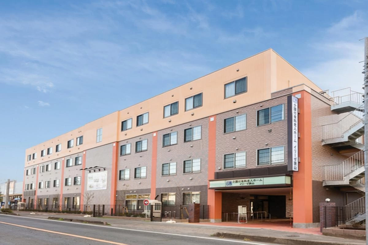 自然に囲まれた、おだやかな環境のなかに建つホーム