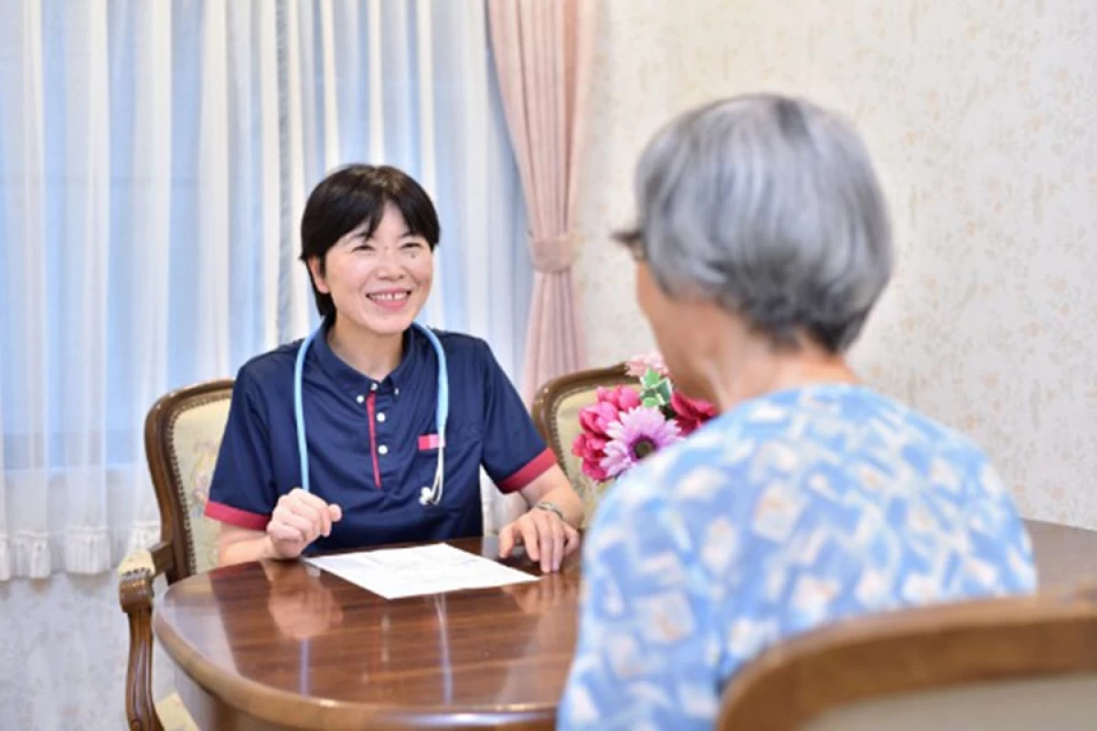 看護職員が健康相談を実施。要介護状態になった場合も適切に対応