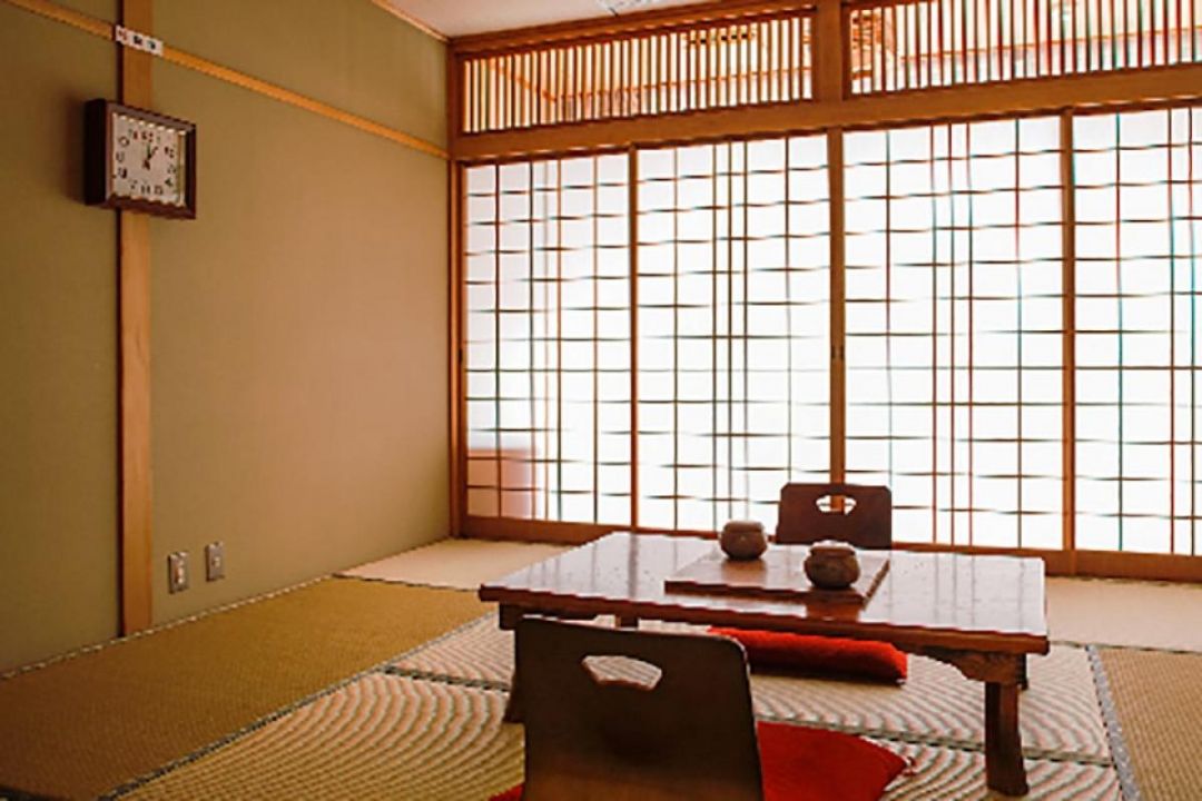 ロイヤルハウス石岡 本館