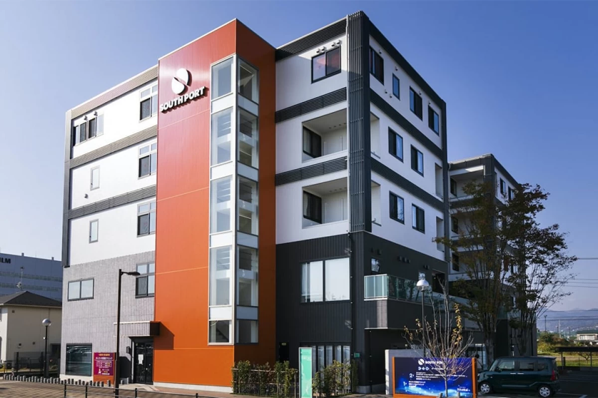 周辺は田畑も多い閑静な住宅地。落ち着きのある環境です