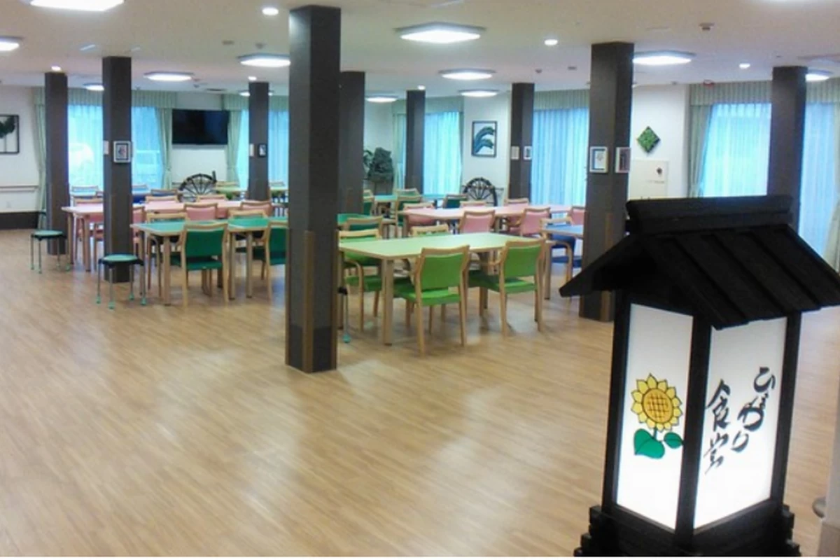 明るい空間で美味しい食事を提供