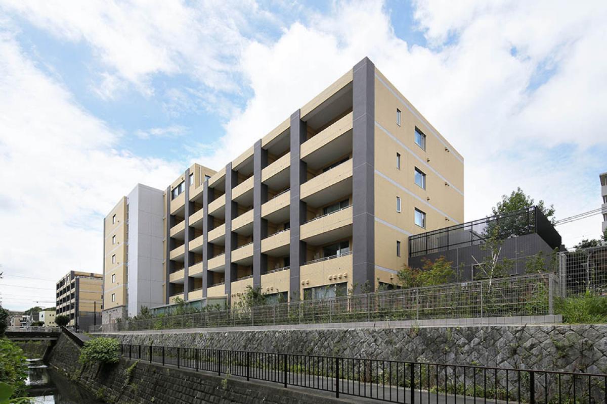 公園、スーパーが近く、利便性の高い周辺環境です