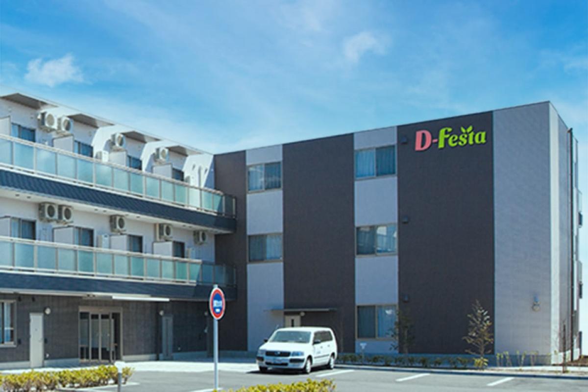 泉体育館駅や砂川七番駅から徒歩10分程度