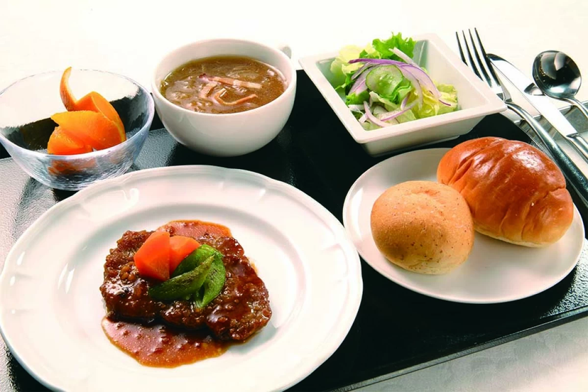 栄養面はもちろん、味・盛り付けも重視したお食事を提供