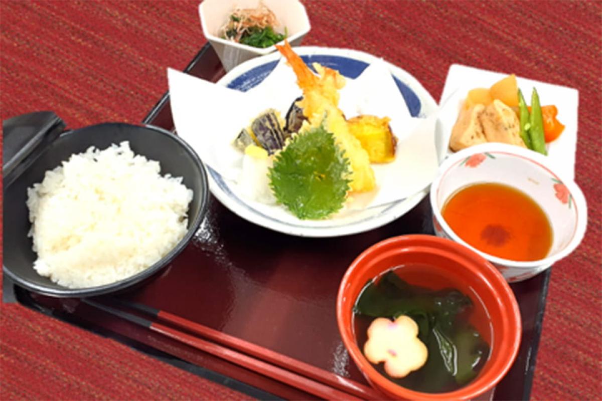 お食事（イメージ）