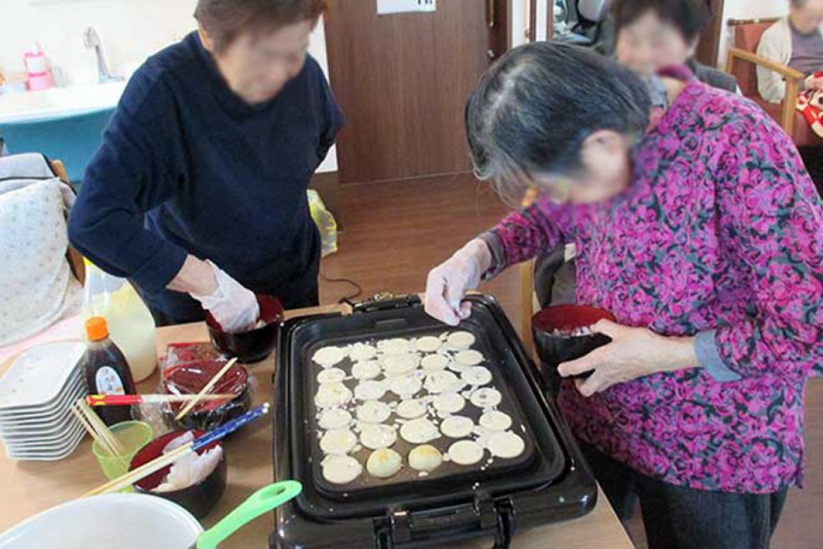 たこ焼きづくりのレクリエーション