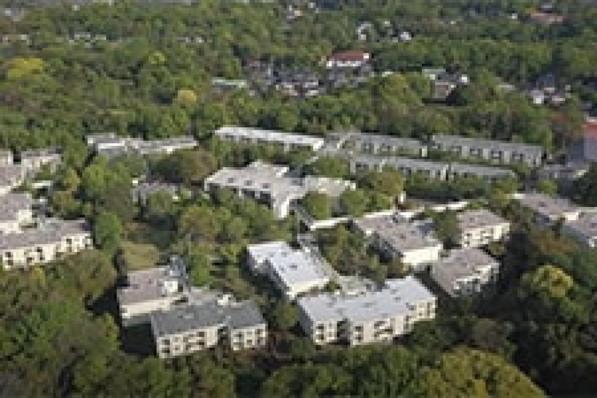 自然豊かな伊豆高原に立地。季節の変化を感じられます