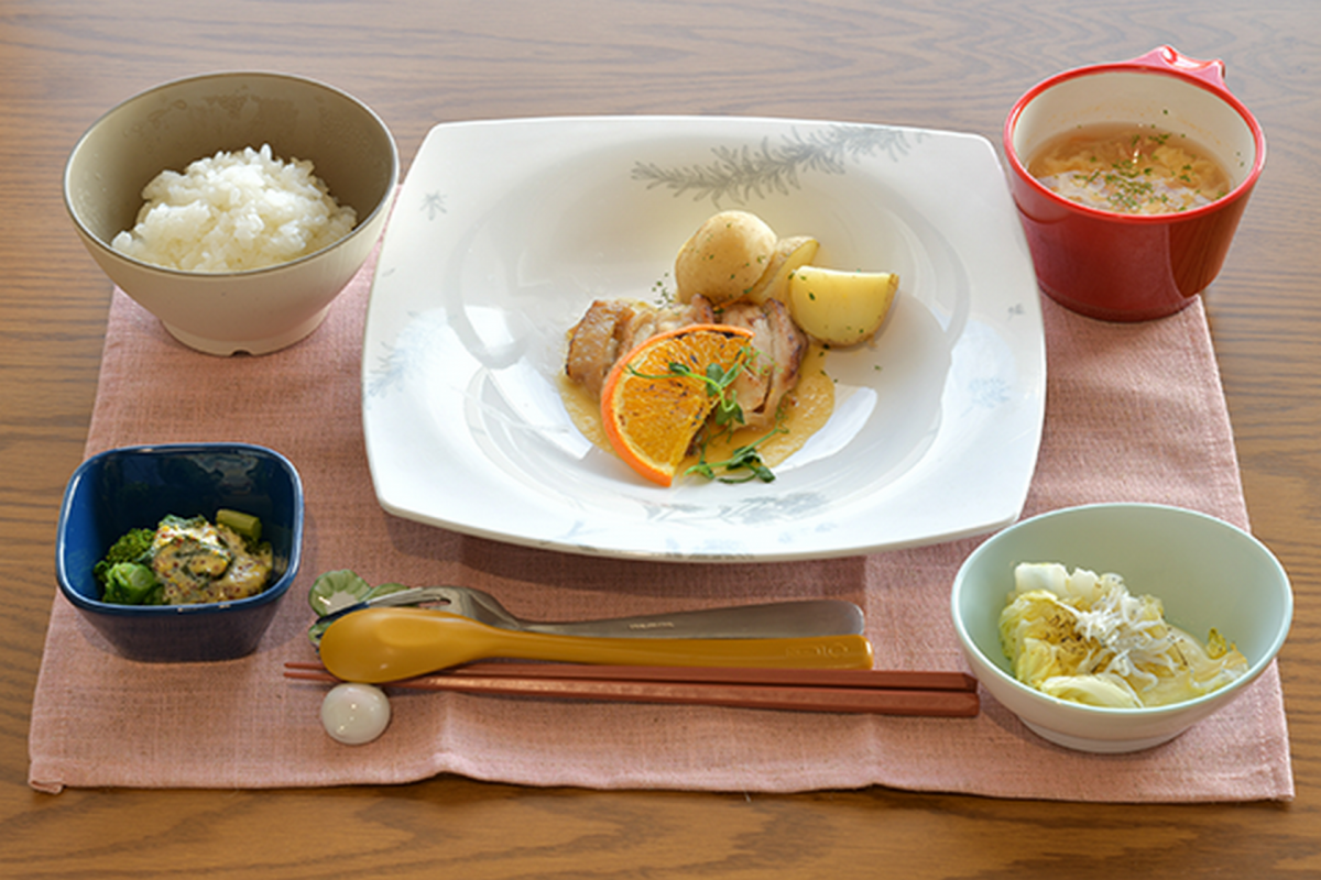 日常のお食事は、専門の調理スタッフがホーム内で心を込めて手作りしています。