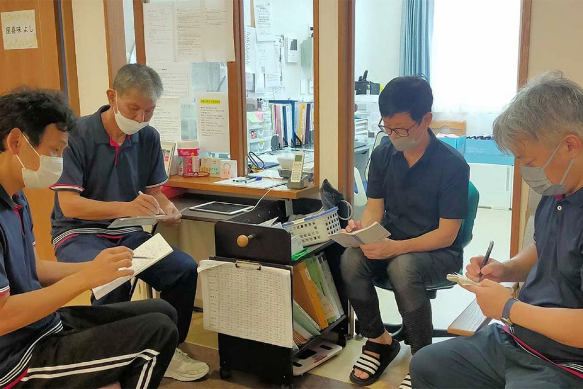 スタッフは認知症ケアの経験・スキルを豊富に持っています