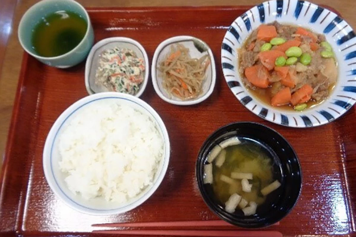 メニュー豊富な食事