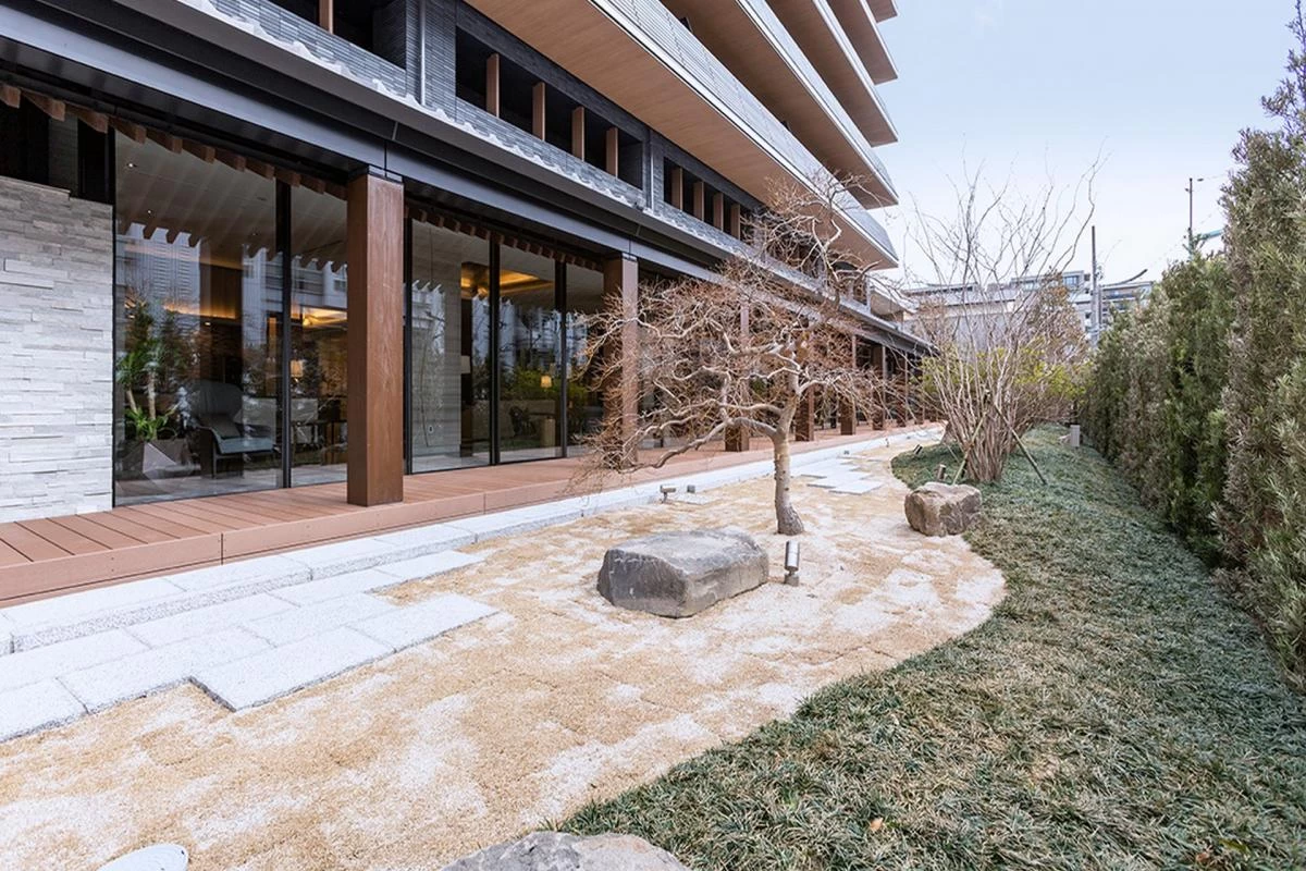 トラストグレイス白壁