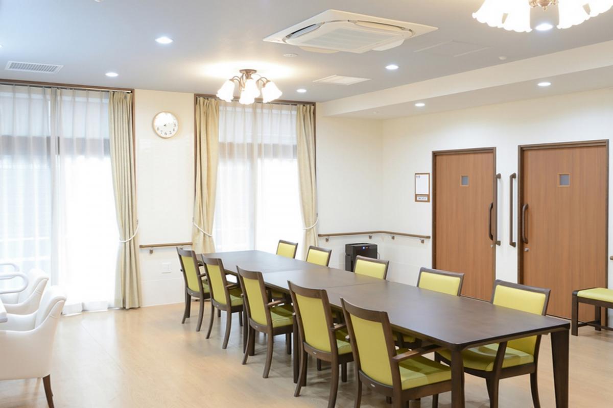 常勤のスタッフは、楽しく笑顔を大切にしたアットホームな環境を作り出しています。