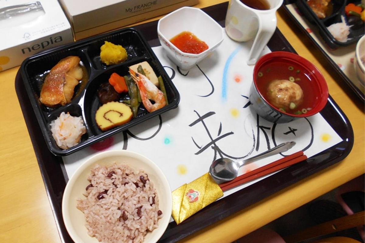 充実の食事サービス。食事形態の変更もできます