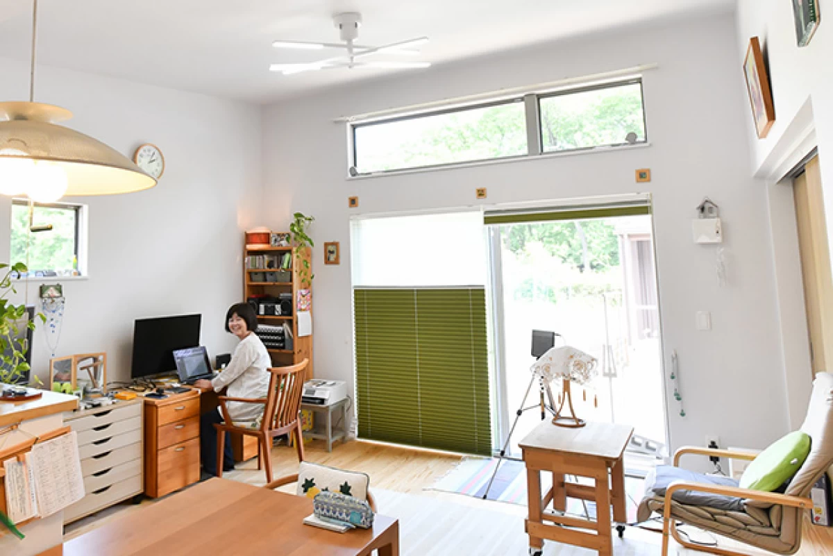 学校の旧校舎を活用した共有スペースで充実の暮らし