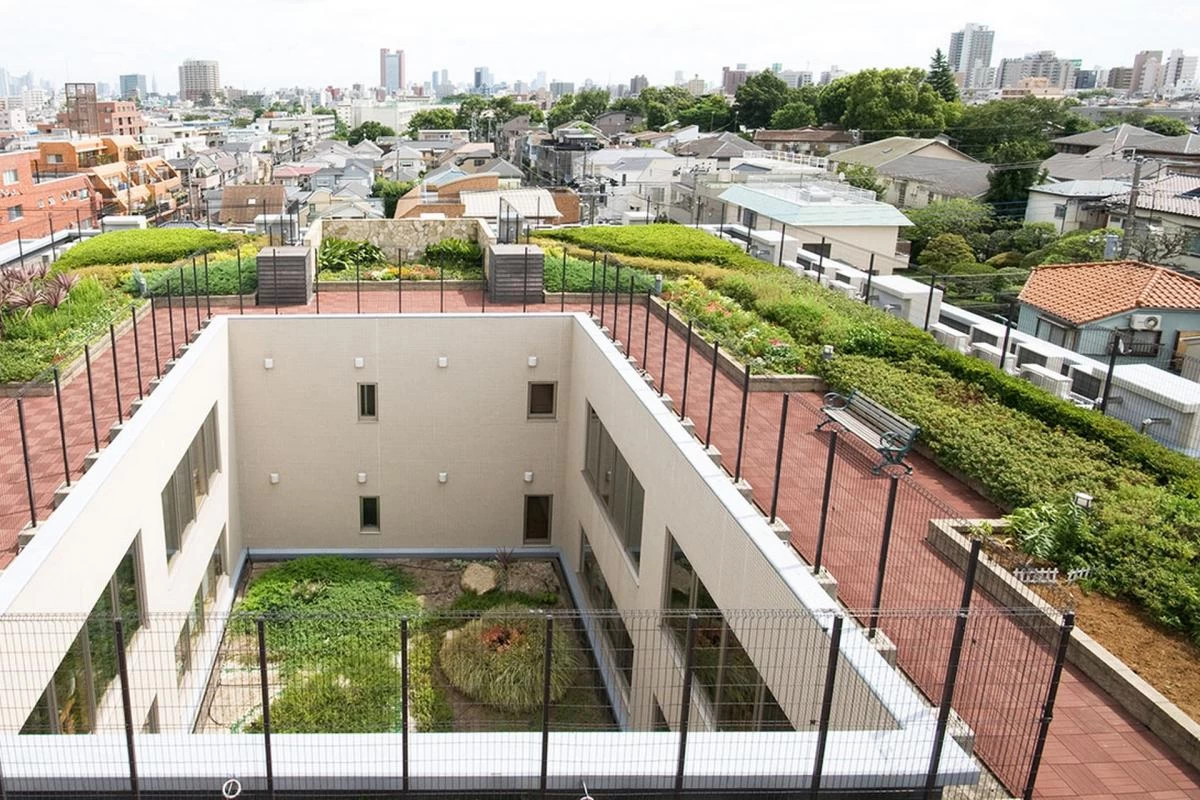 自然たっぷりのルーフガーデンで日向ぼっこ