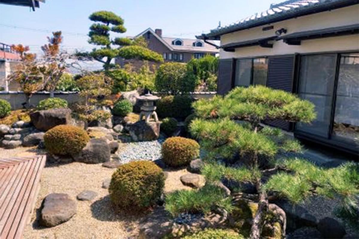 和風古民家を改装した建物。日本庭園が美しいです