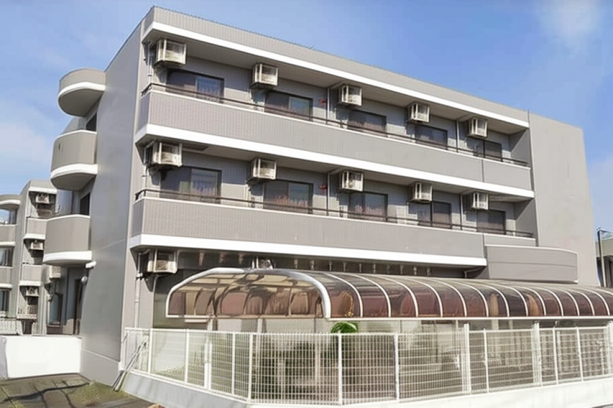 周辺は静かな住宅地で、商業施設が徒歩圏内に多いです