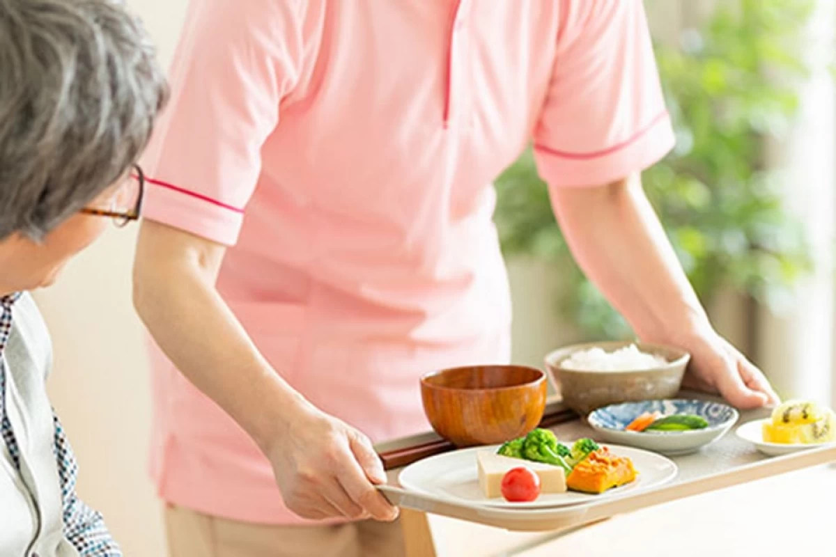 館内の食事サービスで暮らしの負担をやさしく軽減