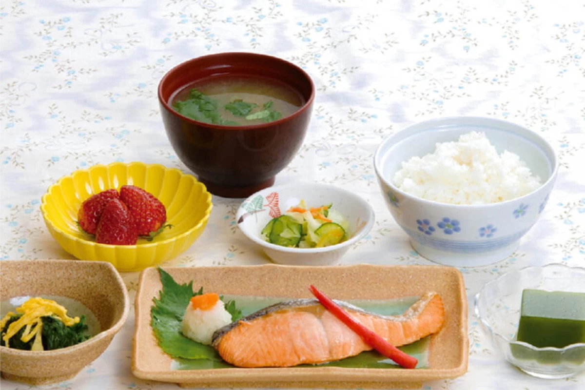 栄養士の献立と食事形態の調整で支える食事