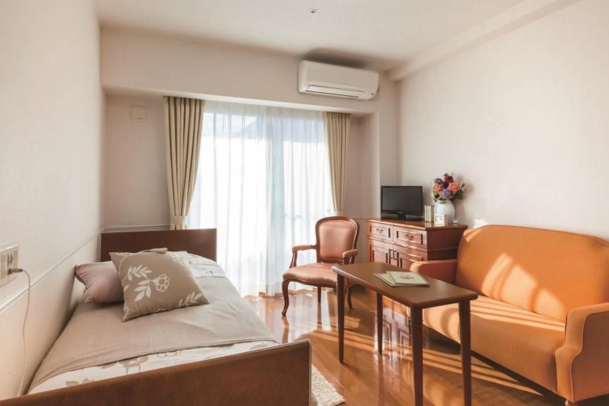 陽の光が差し込む、広々とした居室