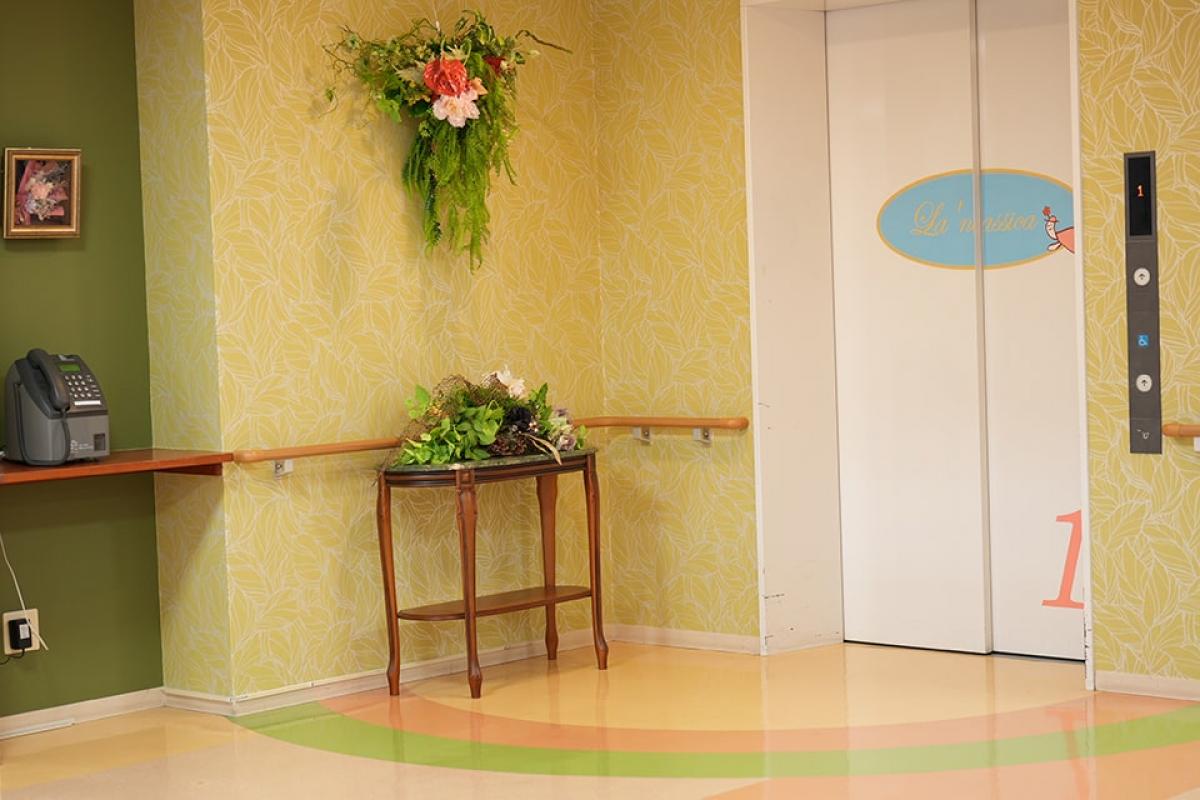 エレベーター前