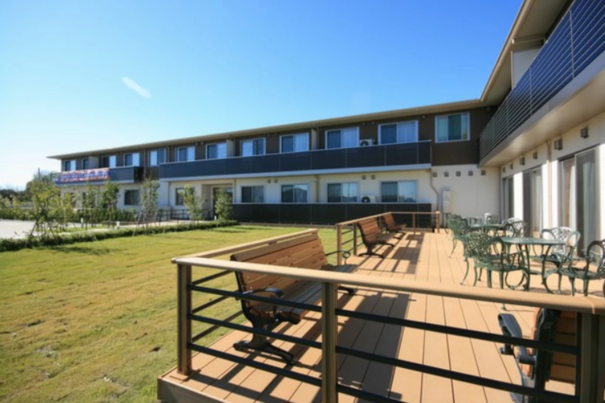 優しい日差しが差し込む屋外テラス