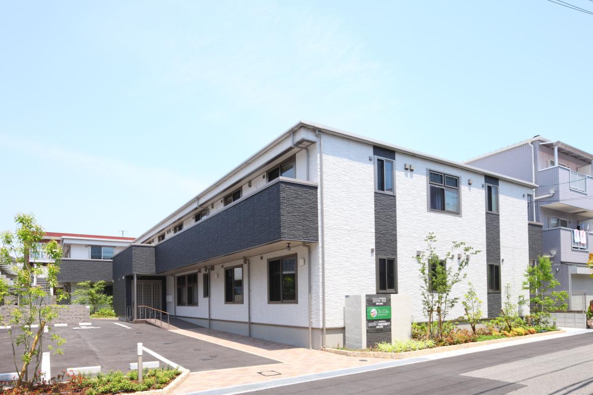 バス停から徒歩5分の好立地。以前と変わらない暮らしを送ることができます。