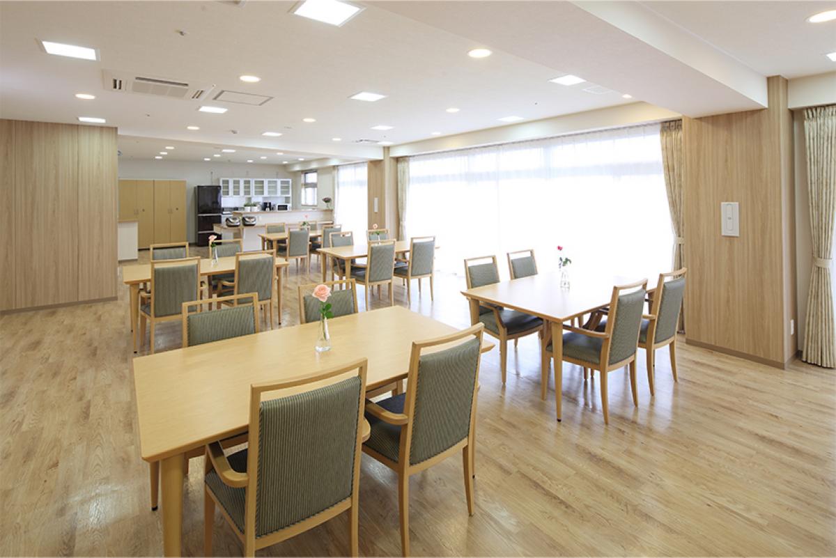 1F リビングルーム兼食堂兼機能訓練室