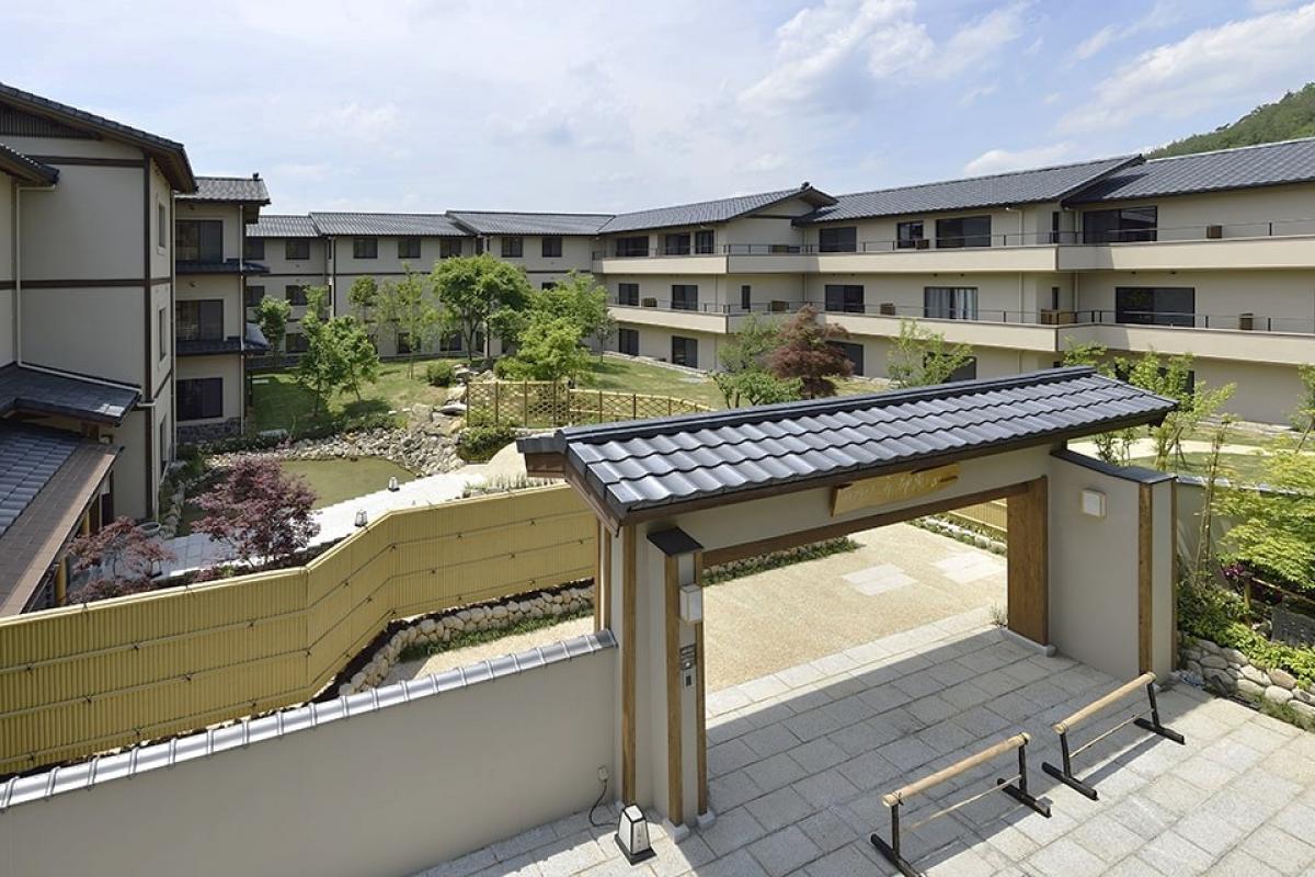 "本物"を集めた、老舗旅館のような住まい