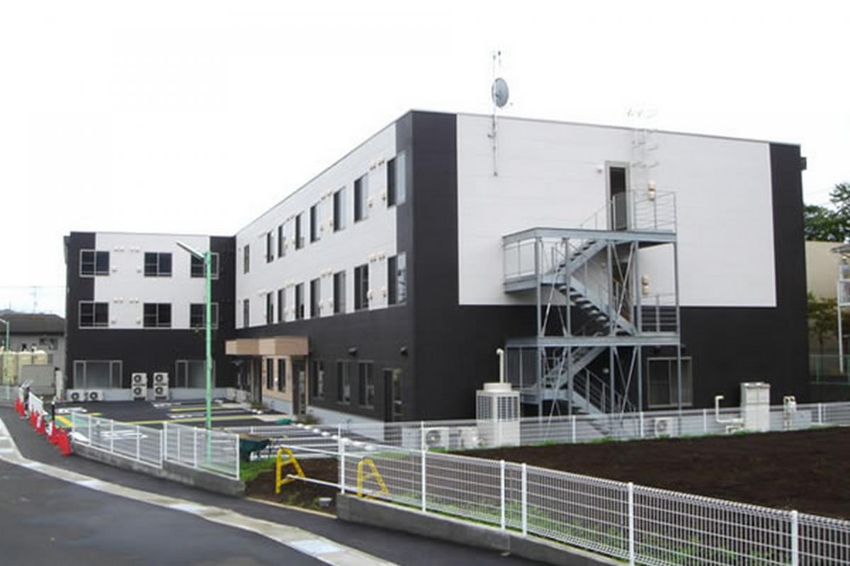 駅徒歩11分とアクセス良し。車での訪問にも便利