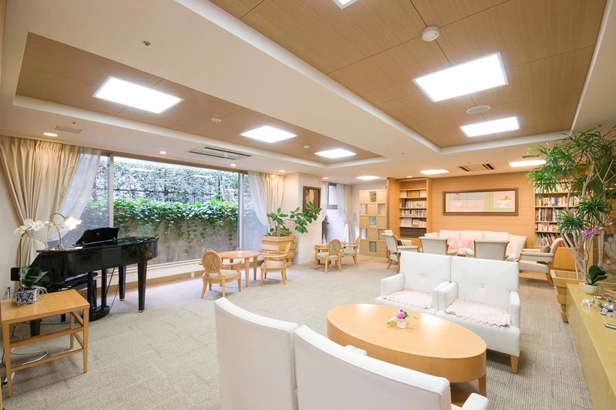 ホワイトオークを基調としたラウンジ