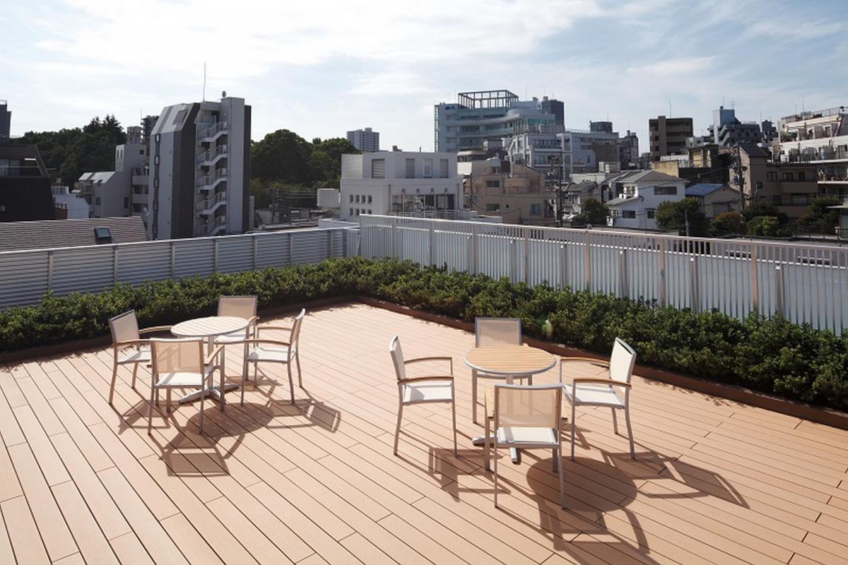 開放的なルーフデッキと安心の居室設備