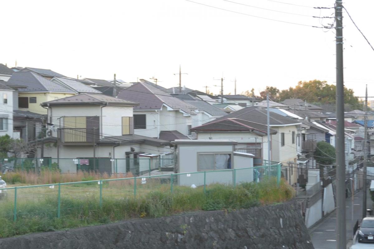 高台の住宅街にある施設